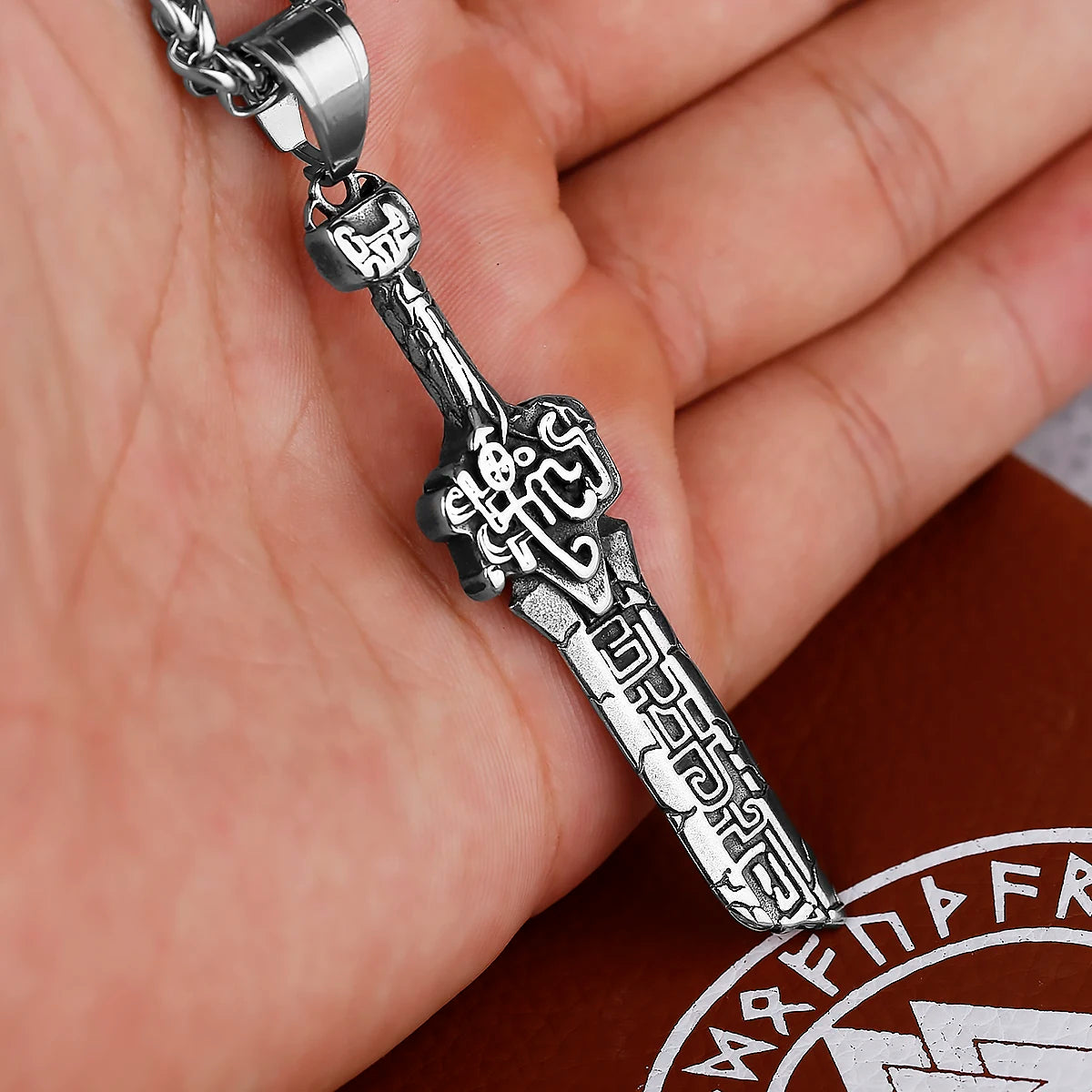 Pendentif Epée brisée inspiration God of War en Acier Inoxydable