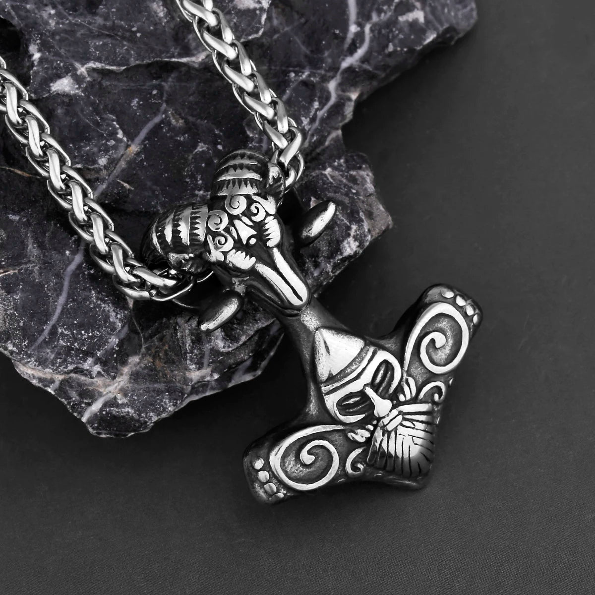 Pendentif representation d'Odin
