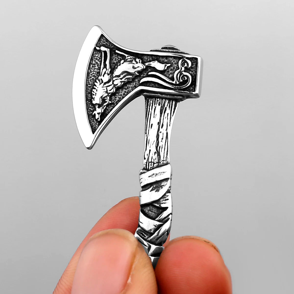 Pendentif Hache d'odin  avec représentation loup et corbeau d'Odin