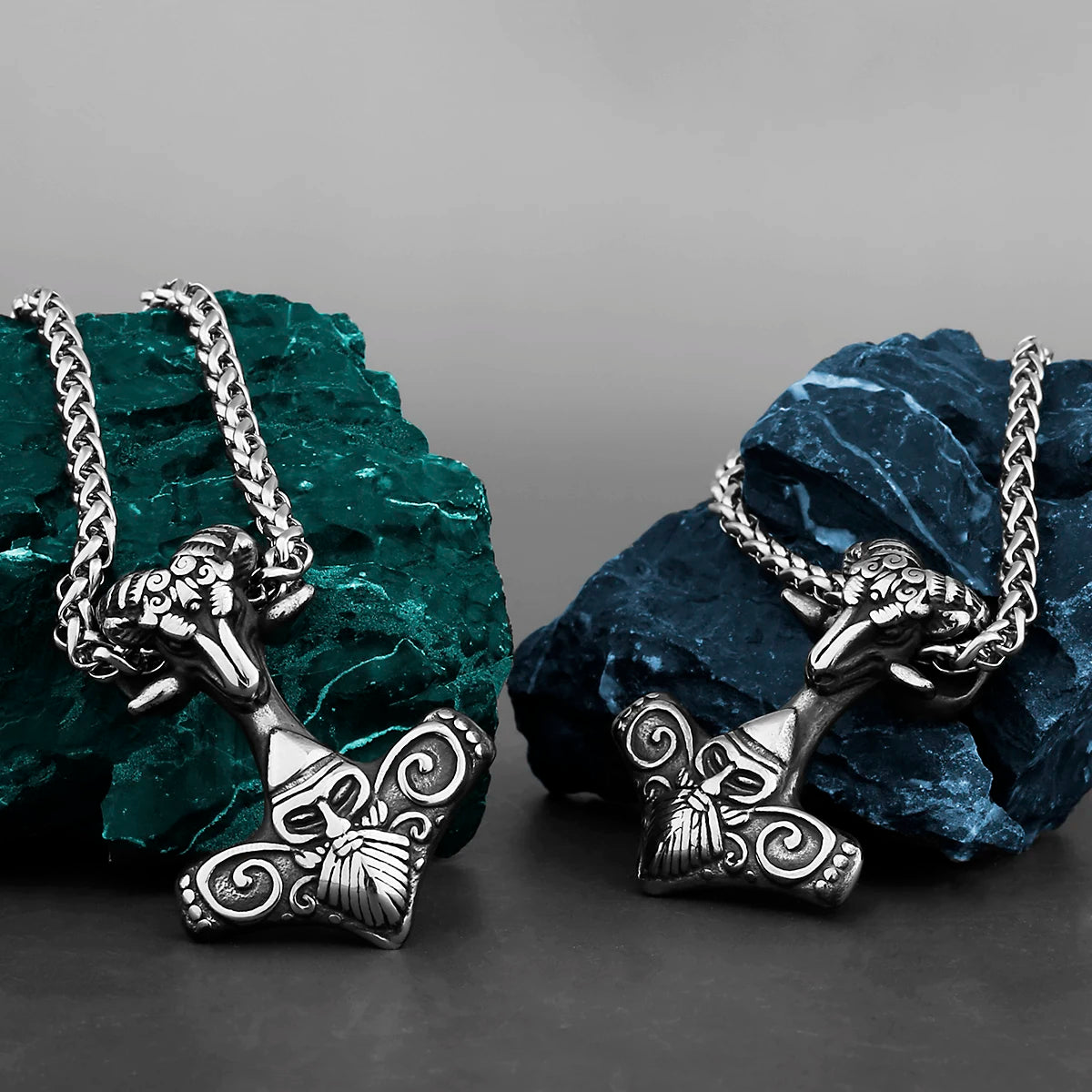 Pendentif representation d'Odin