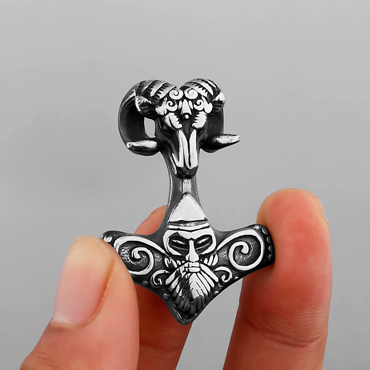 Pendentif representation d'Odin